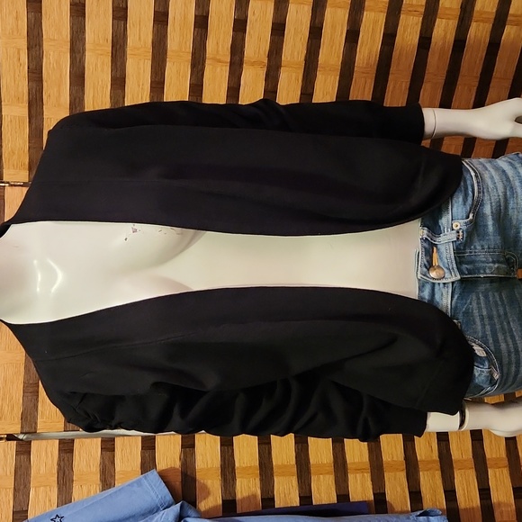 Peter Nygard waist cardigan - Picture 5 of 9